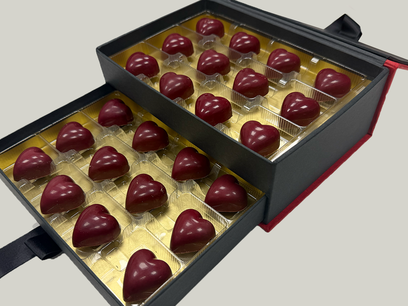 Madam Sophia Çilek Dolgulu Kalpli Çikolata Kutusu